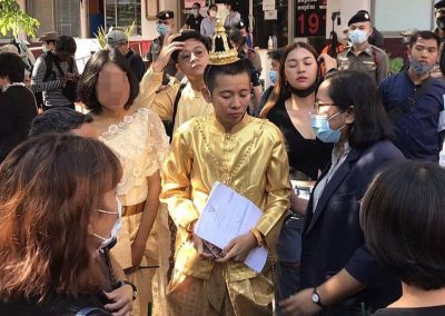 บุรีรัมย์ปลดแอก ร่วมแต่งชุดไทย ให้กำลังใจ 2 เยาชน ปัดข้อหา’ม.112′
